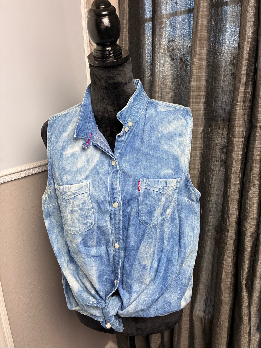 Levi's Sleeveless Washed Denim Shirt - Light Blue XL